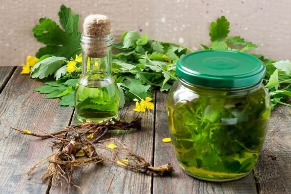 A decoction of medicinal herbs is a folk remedy for foot fungus